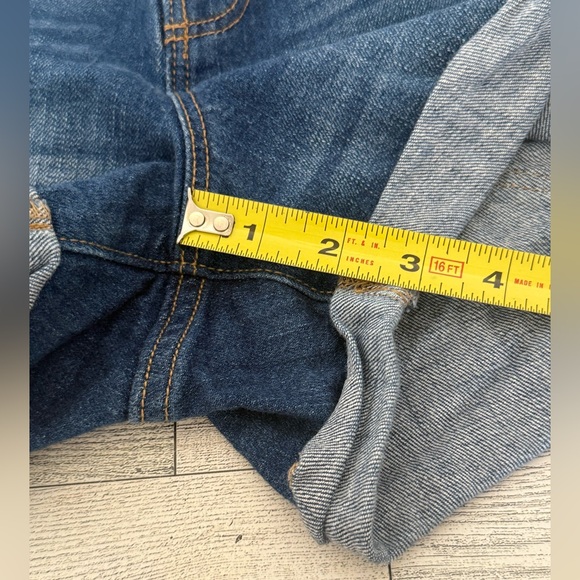 Old Navy Boyfriend Mid Rise Denim Shorts size 6 - Picture 6 of 7